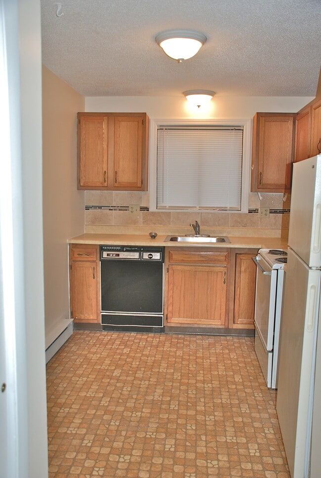Building Photo - 32 Alvarado Ave