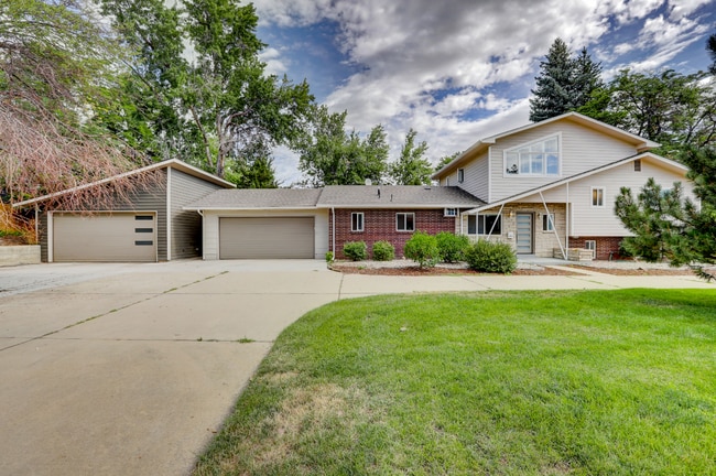 Building Photo - Spacious & Modern Home in Crestmoor Park!