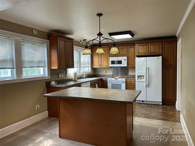 Foto del edificio - 3742 Gastonia Hwy