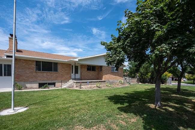 Photo - 11044 S Temple Dr (South Jordan, UT) House