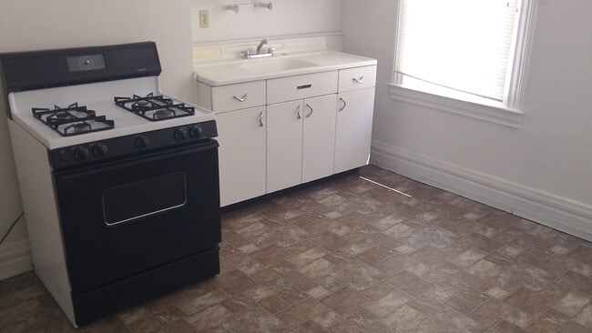 Building Photo - 4544 Penn Ave