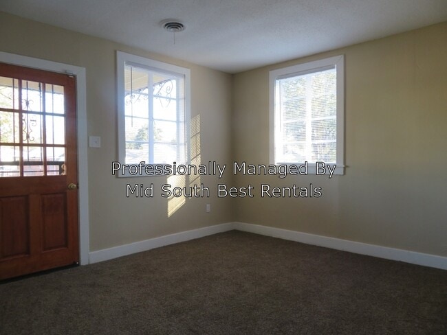 Building Photo - 1561 W Dianne Cir