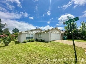Building Photo - 22 Villas Dr