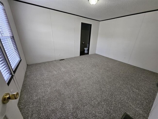 Building Photo - 268 Bay Port Cir