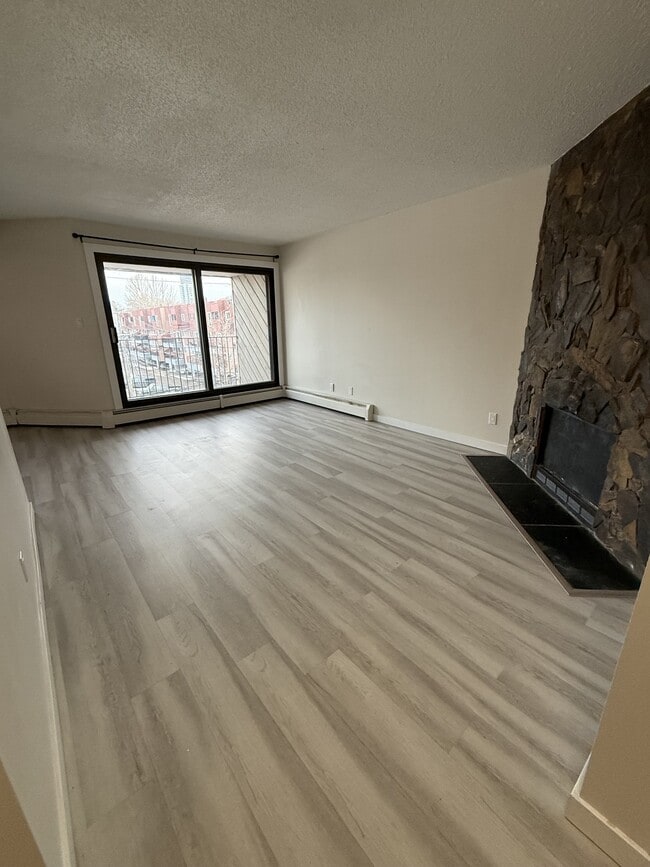 Building Photo - 9208-9106 106 Ave NW