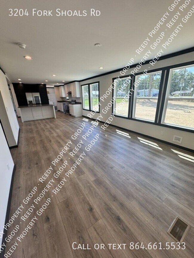 Foto del edificio - 3204 Fork Shoals Rd