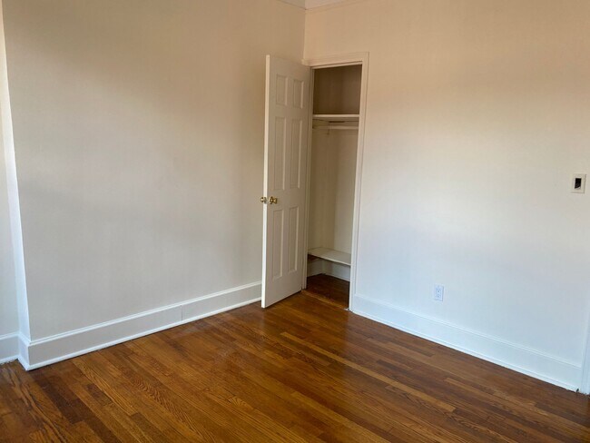 Building Photo - 318 E 93rd St