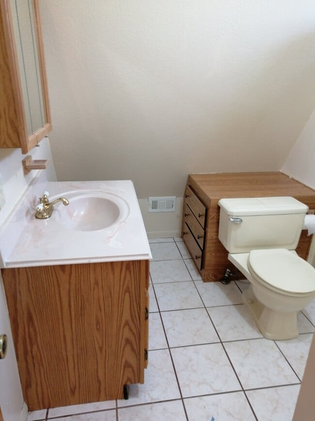 Building Photo - 594 Rose Ln