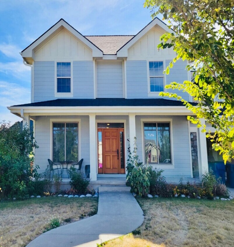 Primary Photo - 6 Bedroom, + office, 4 baths with triple a...