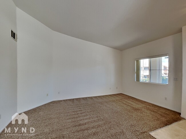 Building Photo - 10553 Pine Glen Ave