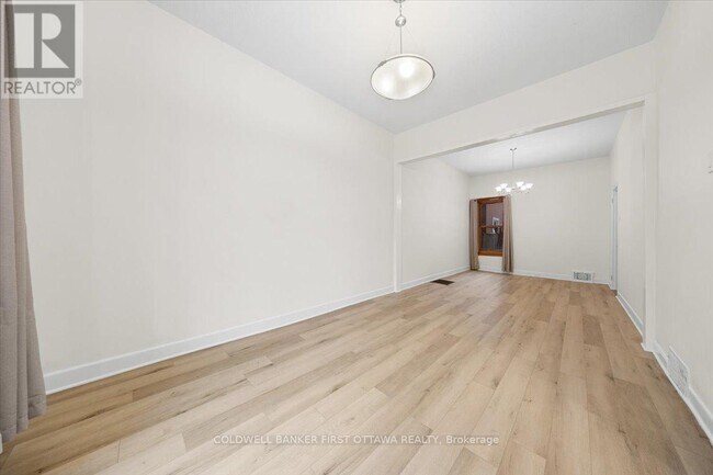 Photo du bâtiment - 281 Cambridge St N