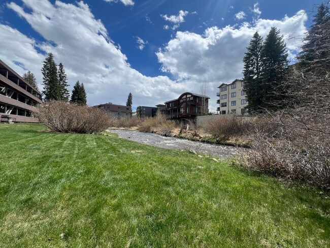Building Photo - Beautifully updated condo in Winter Park
