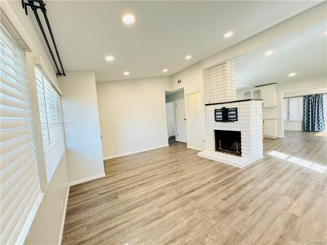Foto del edificio - 7320 McLaren Ave