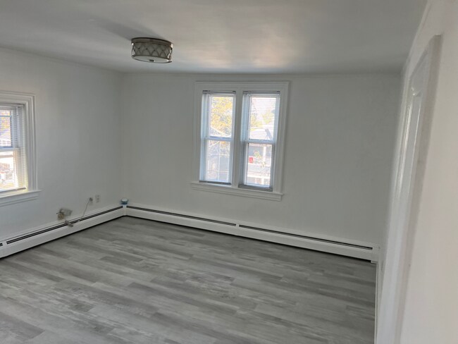 Building Photo - 67 Rochambeau Ave