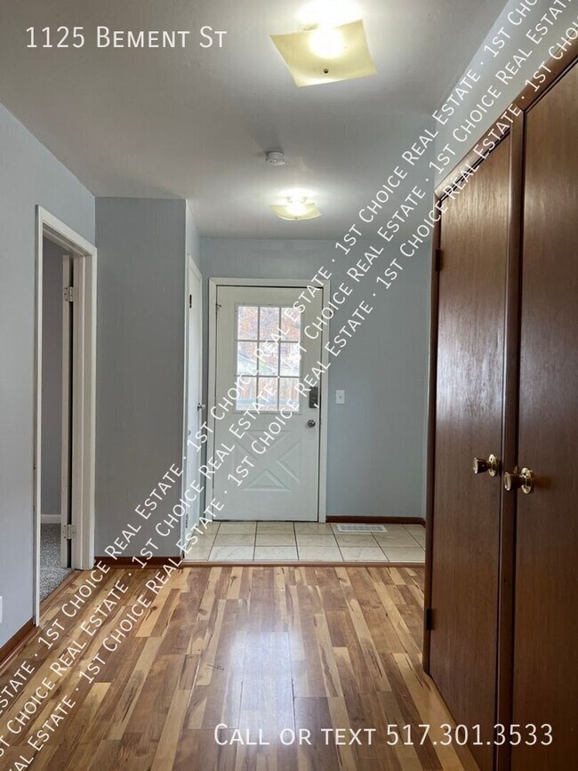 Foto del edificio - 1125 Bement St