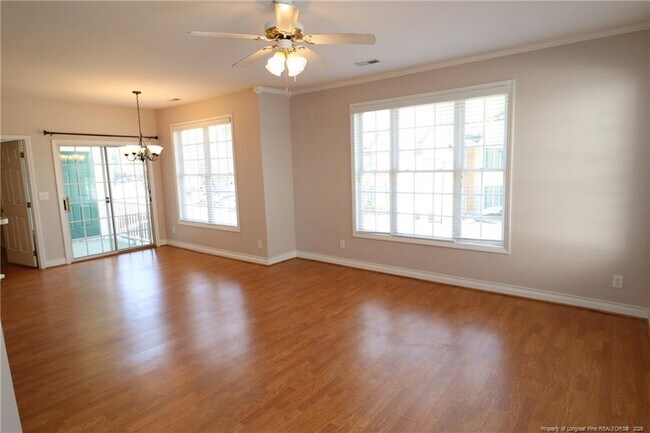 Foto del edificio - 2121 Kudrow Ln
