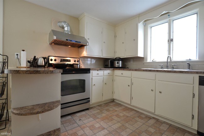 Foto del edificio - 3 br, 2 bath  - 37 Washburn Ave