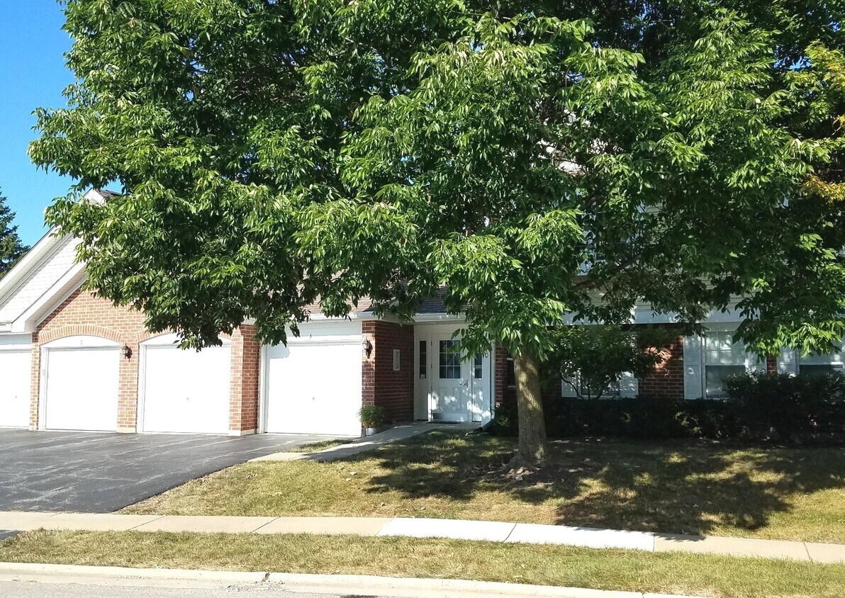 Primary Photo - 347 Ashbury Ln W