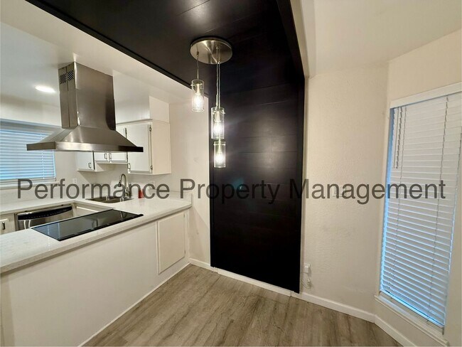 Foto del edificio - Cute 1 Bed/1 Bath Condo in SW Bakersfield w/ RBP & $0 Deposit Option