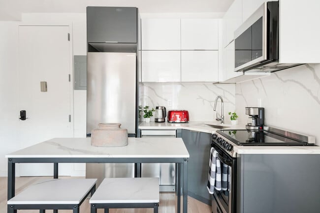 Building Photo - 335 E 22nd St