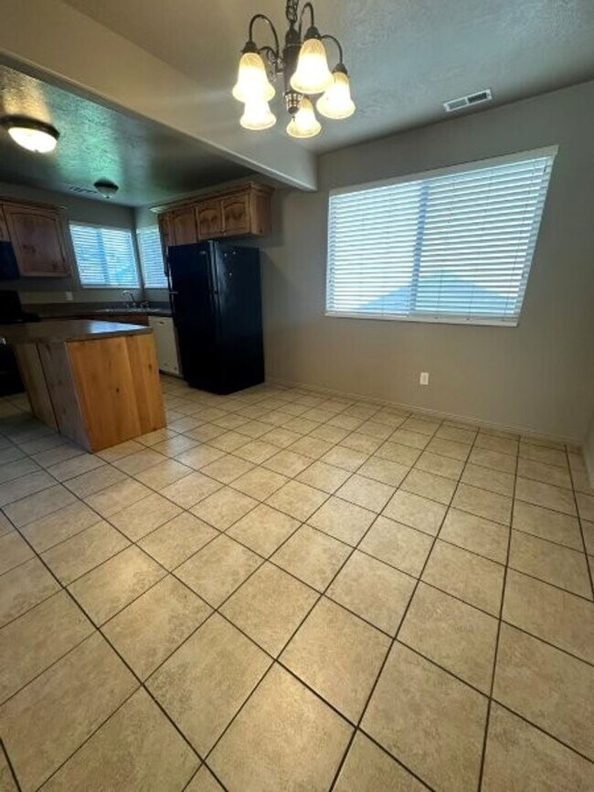 Foto del edificio - June Move-In Special: Two Weeks Rent Free!...