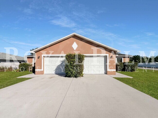 Foto del edificio - $500 Off | 3 Bed 2 Bath in Cape Coral — Curb Appeal. Fresh Style. Zero Hassle. Apply By March 30th.