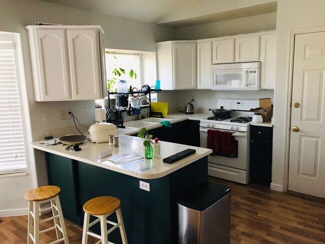 Building Photo - 5 Bed/4 Bath House For Rent in SLC!!!