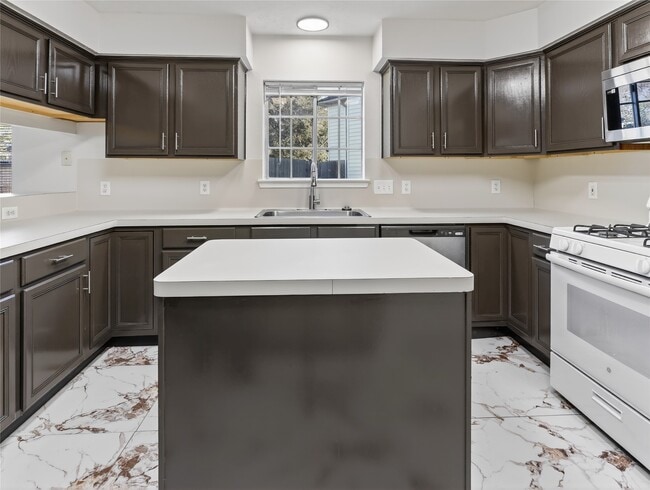 Building Photo - 4418 W Thunderwood Cir