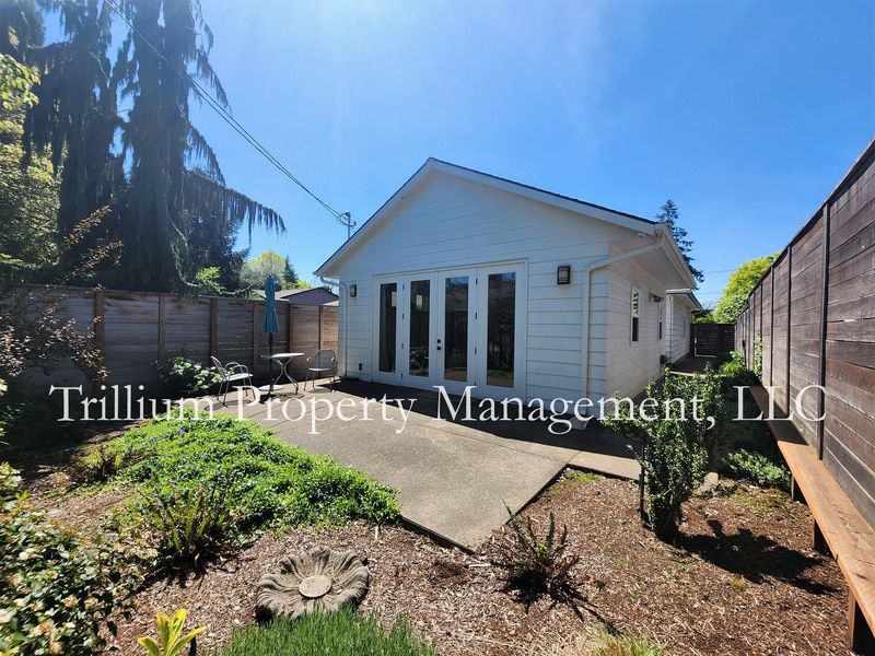 Primary Photo - 5210 SE 48th Av