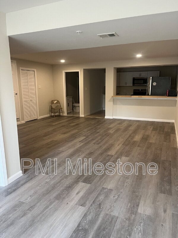 Building Photo - 9734 Dumbarton Dr