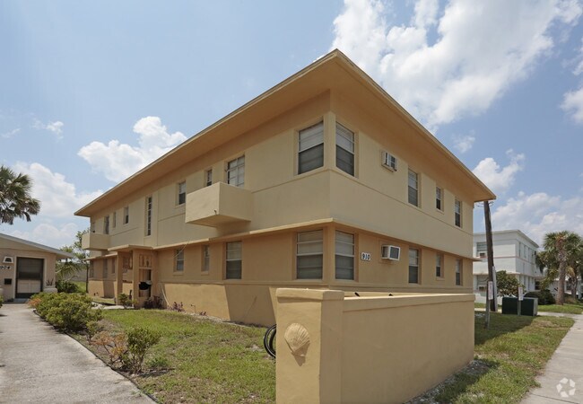 Building Photo - 902-910 2nd St N