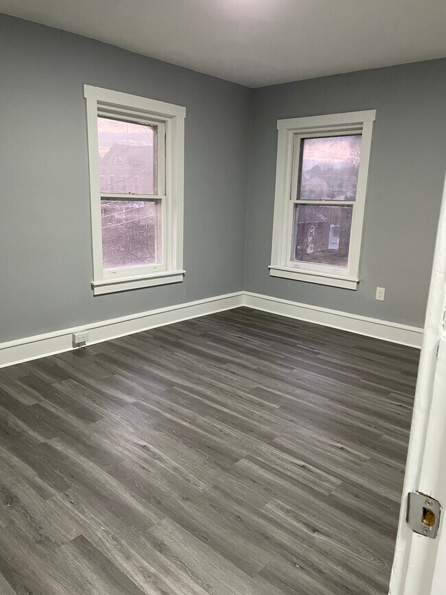 Habitación trasera - 20 Perkasie Ave