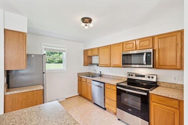 Building Photo - 8265 Warren Dr