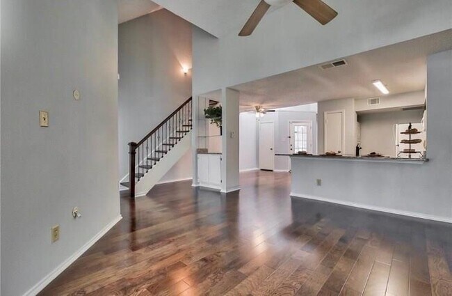 Building Photo - 3404 Country Club Dr W