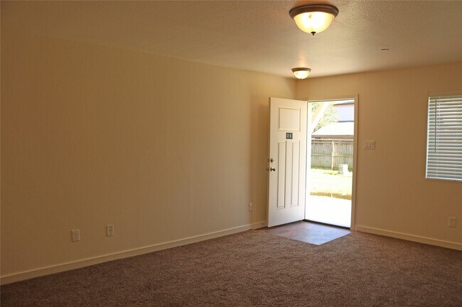 Foto del edificio - 10535 Mills Rd