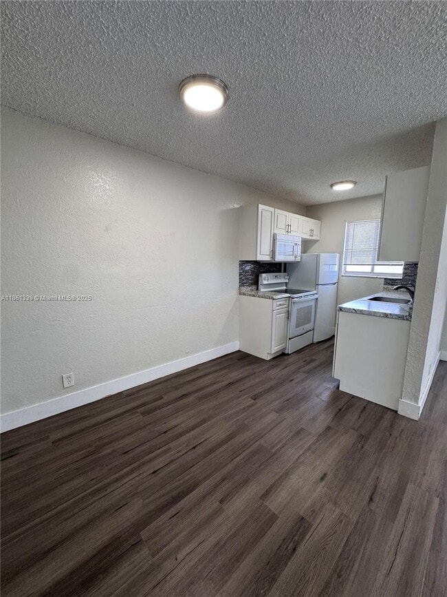 Foto del edificio - 2150 Madison St