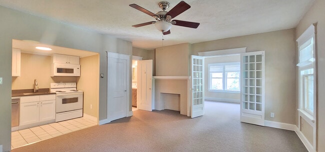 Building Photo - 542 6th W St