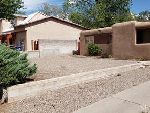 Building Photo - 1807 Camino La Canada