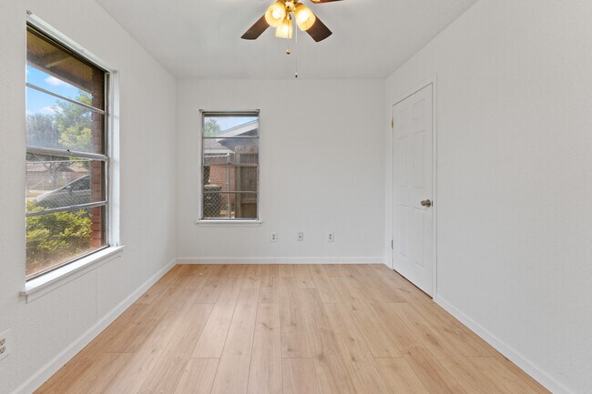 Building Photo - 4717 Orchid Ln
