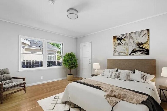 Foto del edificio - 3021 Kelton Ave