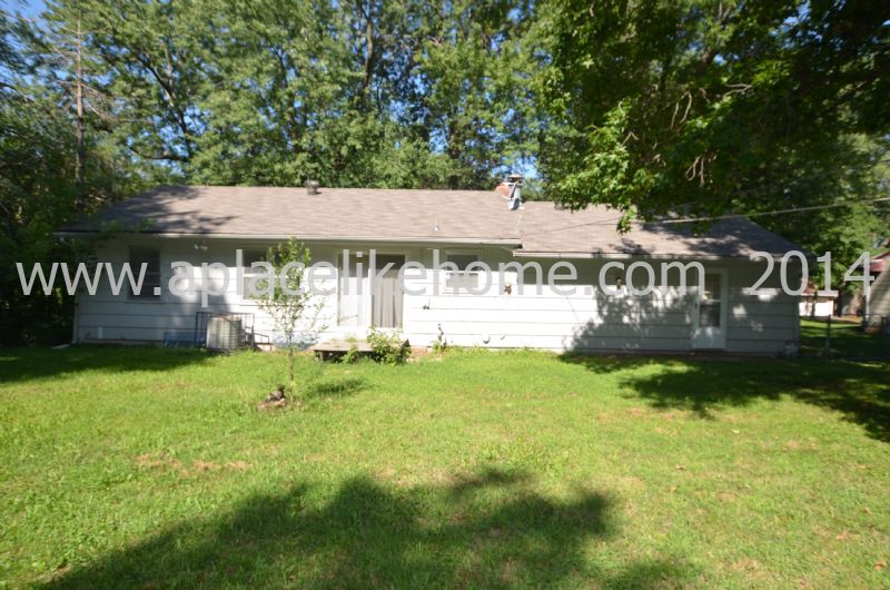 Building Photo - 10427 Palmer Ave