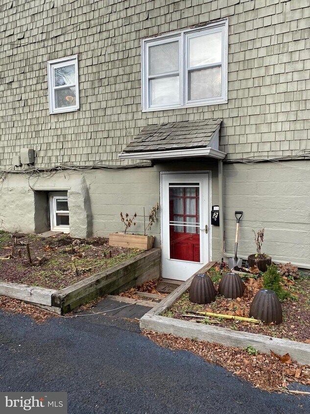 33 E Afton Ave Unit 2, Yardley, PA 19067 Room for Rent in Yardley, PA