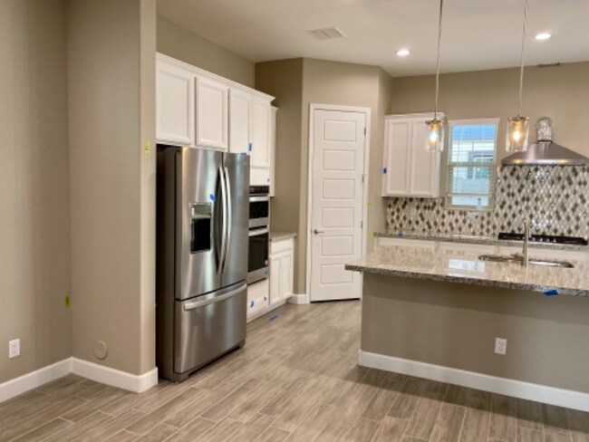 Foto del edificio - 648 W Springfield Pl