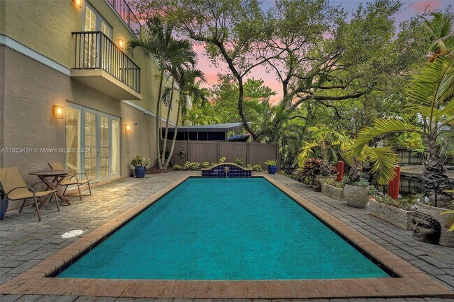 Foto del edificio - 816 SW 10th St