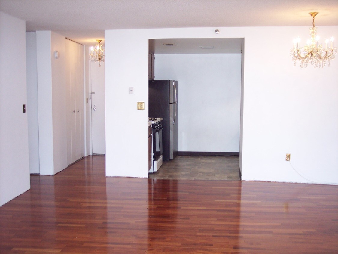 Primary Photo - 101 Wells St