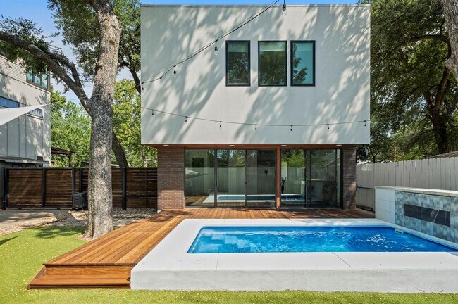 Foto del edificio - 2017 Kinney Ave