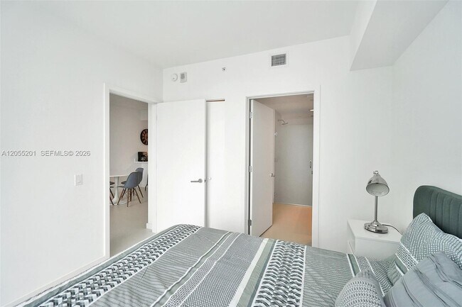 Foto del edificio - 501 NE 31st St