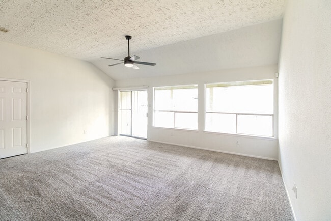 Foto del edificio - 22623 Blair Manor Ln