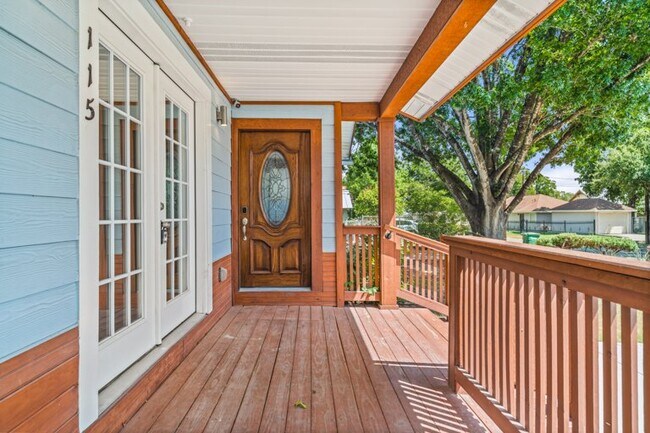 Building Photo - 115 Saint Charles, San Antonio, TX 78202