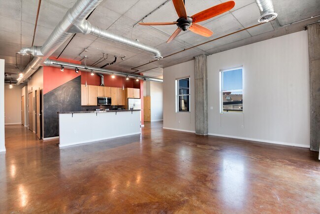 Foto del edificio - 2899 N Speer Blvd